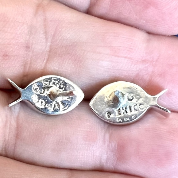 .925 Taxco Mexico Silver Onyx Fish Post Earrings Signed TJ-64 - Picture 4 of 10